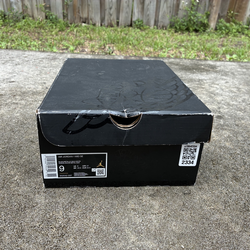 Jordan Black and White Athletic Shoes Classic Design - Picture 10 of 10
